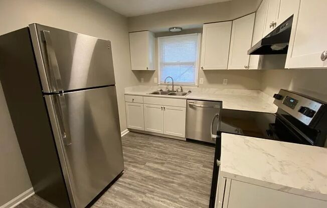 2 Bedroom Duplex in Popular Lexington Location!!!