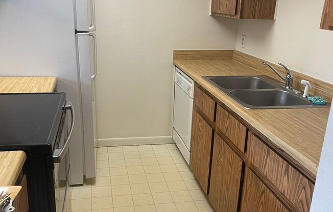 Two Bedroom, Two Bathroom Florida Rd Apt