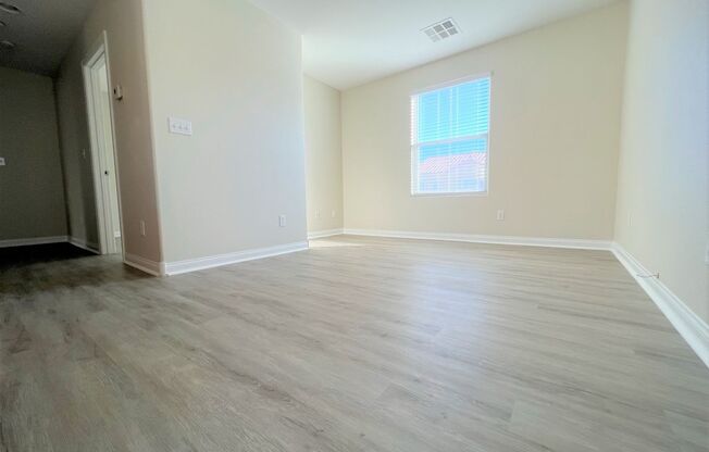 3 STORY, 2 PRIMARY BEDROOMS, LOCATED IN NORTHWEST