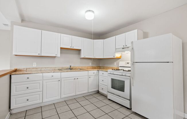 3 beds, 1 bath, 1,000 sqft, $1,450, Unit 201