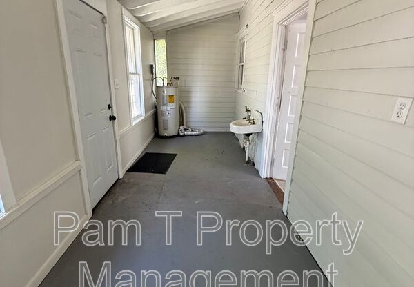 1112 E VICTORY DR