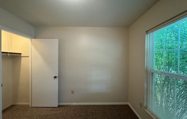 2 beds, 1 bath, $750, Unit 2017 Apt. A