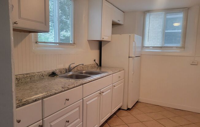 2 beds, 1 bath, $1,600, Unit # 2