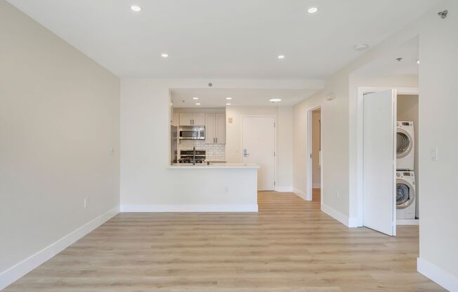 2 beds, 1 bath, 760 sqft, $2,698, Unit 604