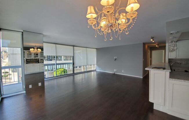 Renovated Pacific Heights 2x2 Condo with garage parking