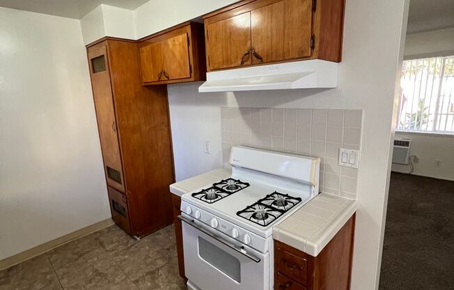 2 beds, 1 bath, 1,000 sqft, $1,795, Unit 12