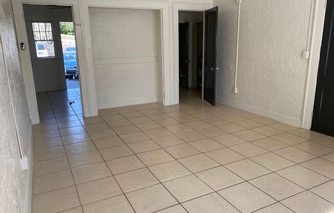 1 bed, 1 bath, 600 sqft, $1,300, Unit Unit 12