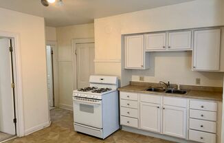 2 beds, 1 bath, $1,095, Unit 1512L