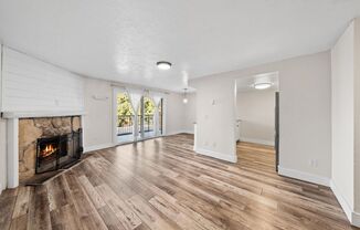 2-Bed Condo in Kent – Fireplace, Balcony & Convenient Location!