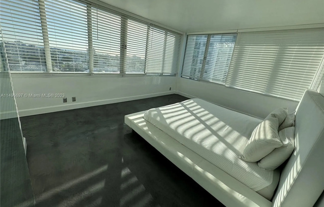 1000 West Ave