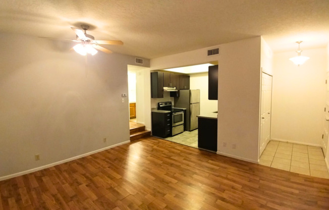 2 beds, 1 bath, 810 sqft, $1,095, Unit 12-C