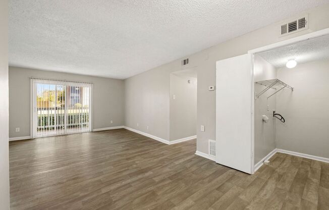 3 beds, 2 baths, 1,121 sqft, $1,400, Unit G86
