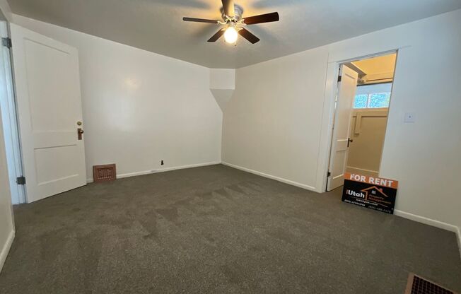 2 beds, 1 bath, $1,600