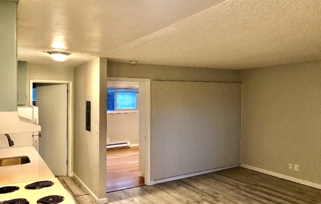 3655 13 AVE W