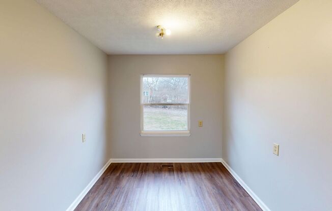 3 beds, 1 bath, 900 sqft, $1,200, Unit 333