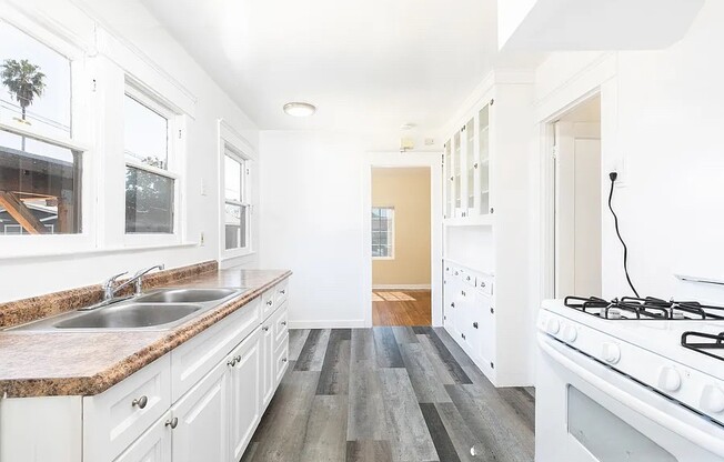 2325 W 36 ST