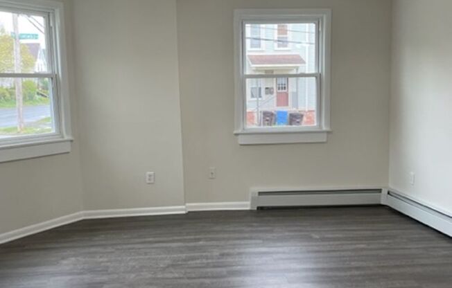 1 bed, 1 bath, $1,295, Unit Apt 1