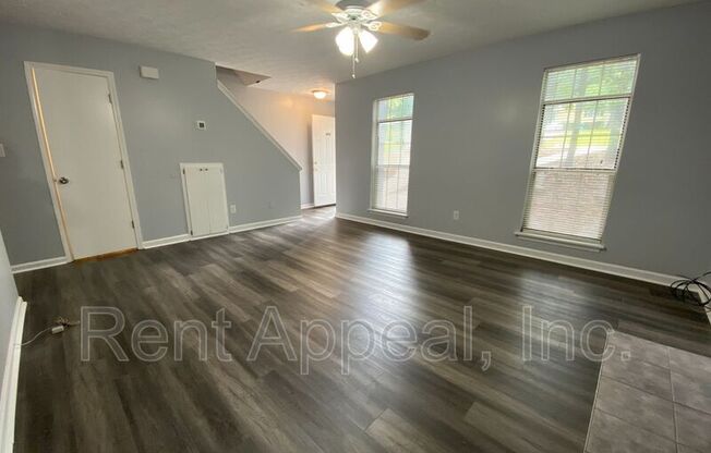 2012 Oakwood Drive