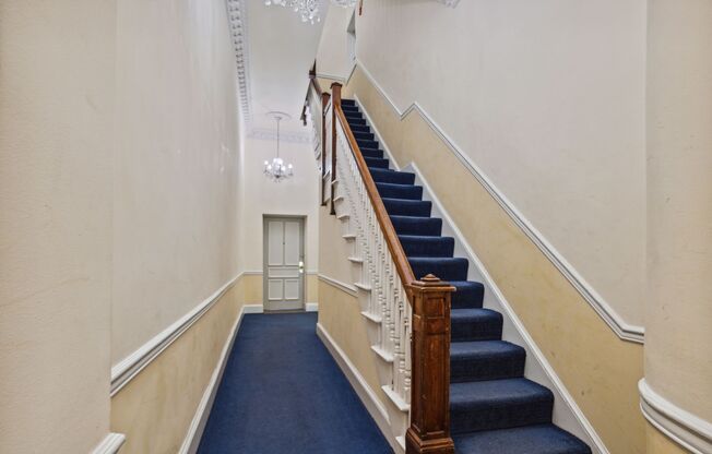 Available Now! Georgetown! Professionally Managed High End 1 Bed/ 1 Bath Condo