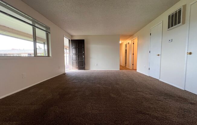 3 beds, 1 bath, 850 sqft, $1,275, Unit 4209-2