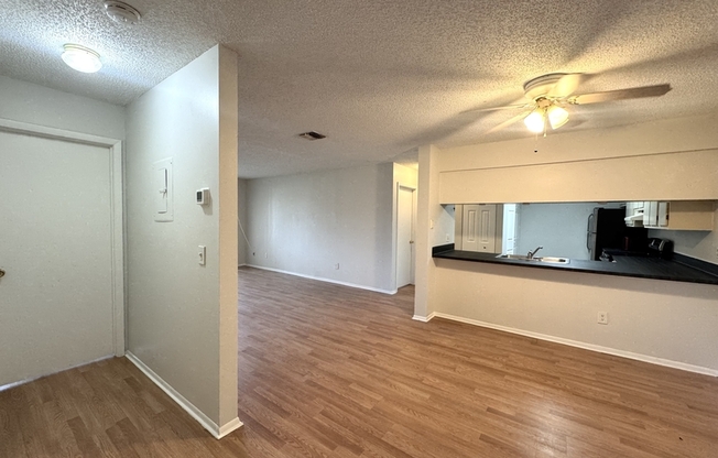 652 KENWICK CIR