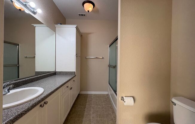 1 bed, 1 bath, $1,650, Unit #H55