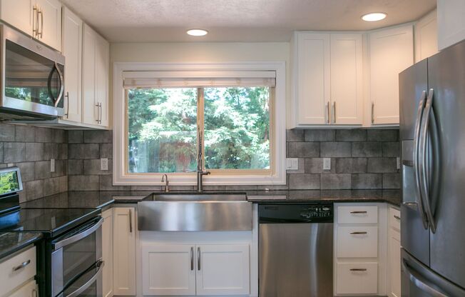 4 bedroom 3 bath house for rent- Great location in Milwaukie, OR!