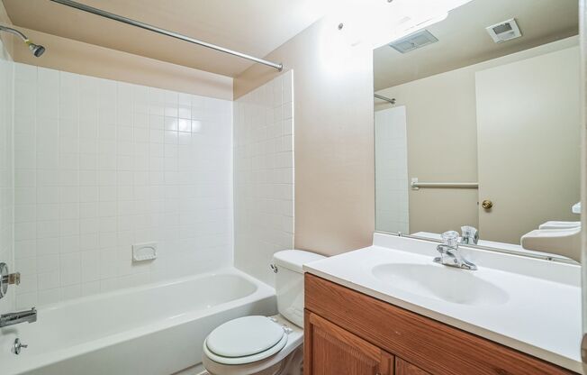 1 bed, 1 bath, 704 sqft, $1,450, Unit A12