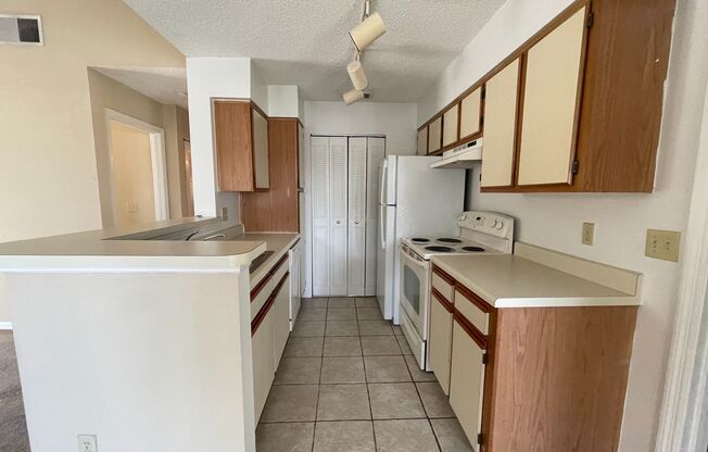 METRO WEST 2 BEDROOM 2 BATH CONDO FOR RENT (TRADEWINDS)