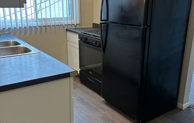 1 bed, 1 bath, 585 sqft, $1,050, Unit 11