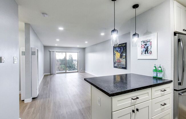 2 beds, 1 bath, 900 sqft, $2,664, Unit APT. 206