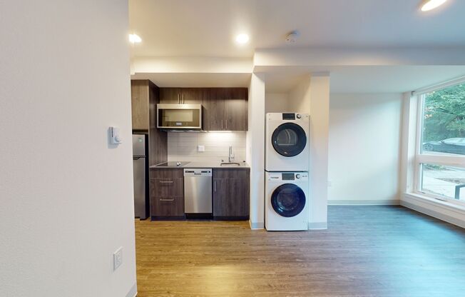 Studio, 1 bath, 343 sqft, $1,305, Unit 114