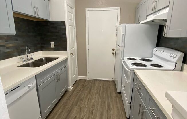 2 beds, 2 baths, 1,038 sqft, $1,215, Unit 0112