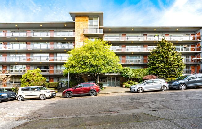 700 E Mercer