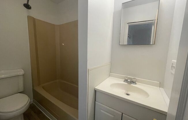 1 bed, 1 bath, 1,500 sqft, $950, Unit 2710 A