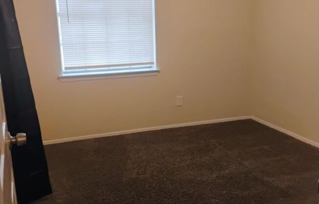 Beautiful 3 Bedroom 2 Bathroom in Garland!