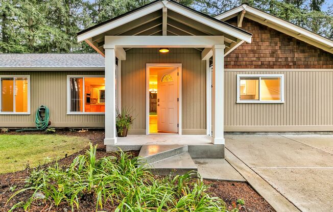 Beautiful Kitchen and Large back yard in a quiet Covington Neighborhood