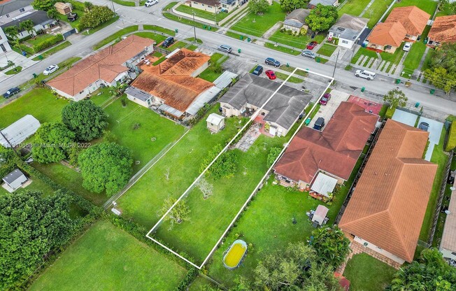 8770 SW 27 ST