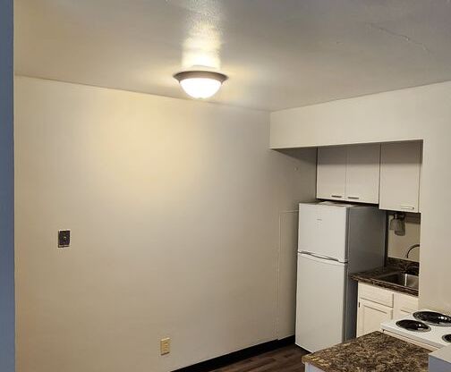 1 bed, 1 bath, 400 sqft, $625, Unit 02