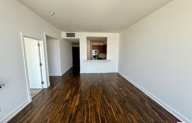 1 bed, 1.5 baths, 1,010 sqft, $5,000, Unit 30F