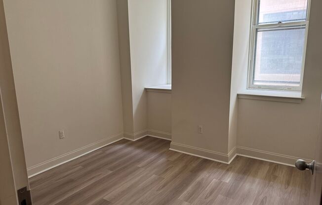 Large 2 Bed/1 Bath Apartment in The Victory Building