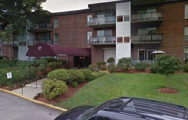 57 BROADLAWN