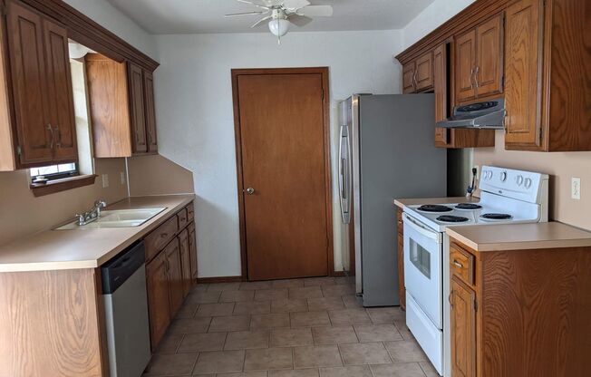 3 beds, 2 baths, $1,375