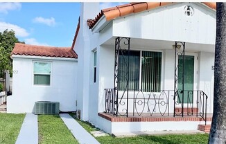 2724 SW 34 CT