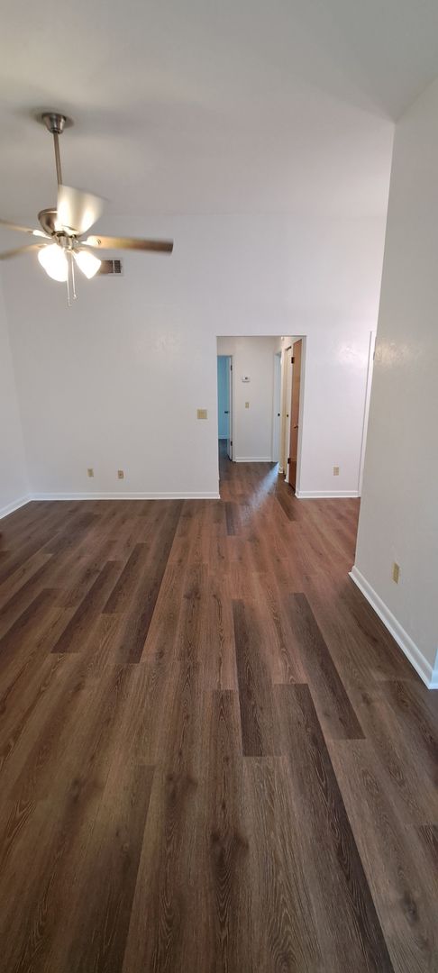 2 beds, 1 bath, $1,050