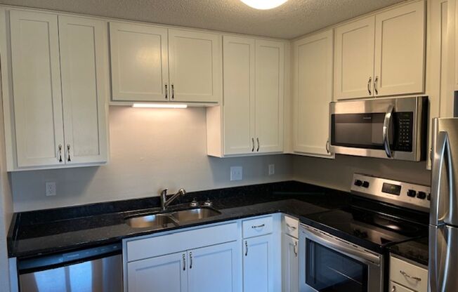 2 beds, 2 baths, 1,073 sqft, $1,595, Unit 3900220 PR