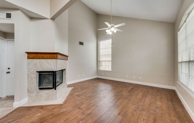 Move-In Ready!!! 3 Bed 2.5 Bath 1800 sqft house in the desirable Villages at Valley Creek Subdivision