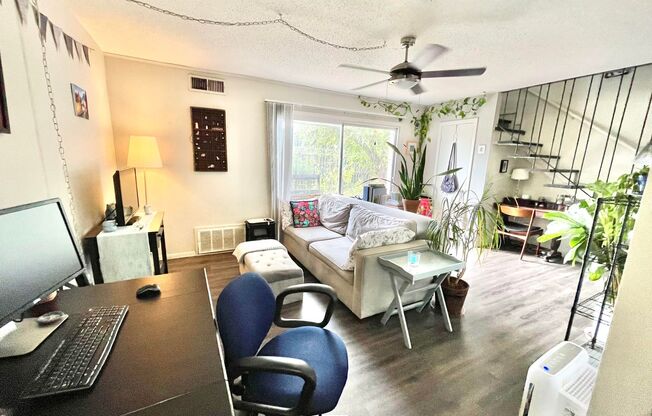 One Bedroom unit in Fourplex with Yard for Lease in Northeast Austin!