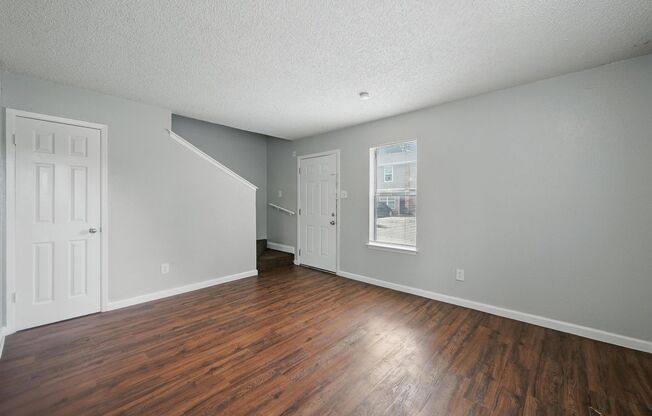 Charming 2 bedroom/townhouse