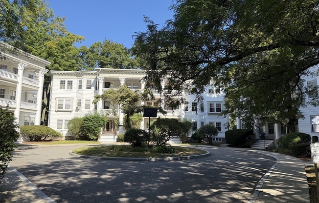 132 MIDDLESEX RD